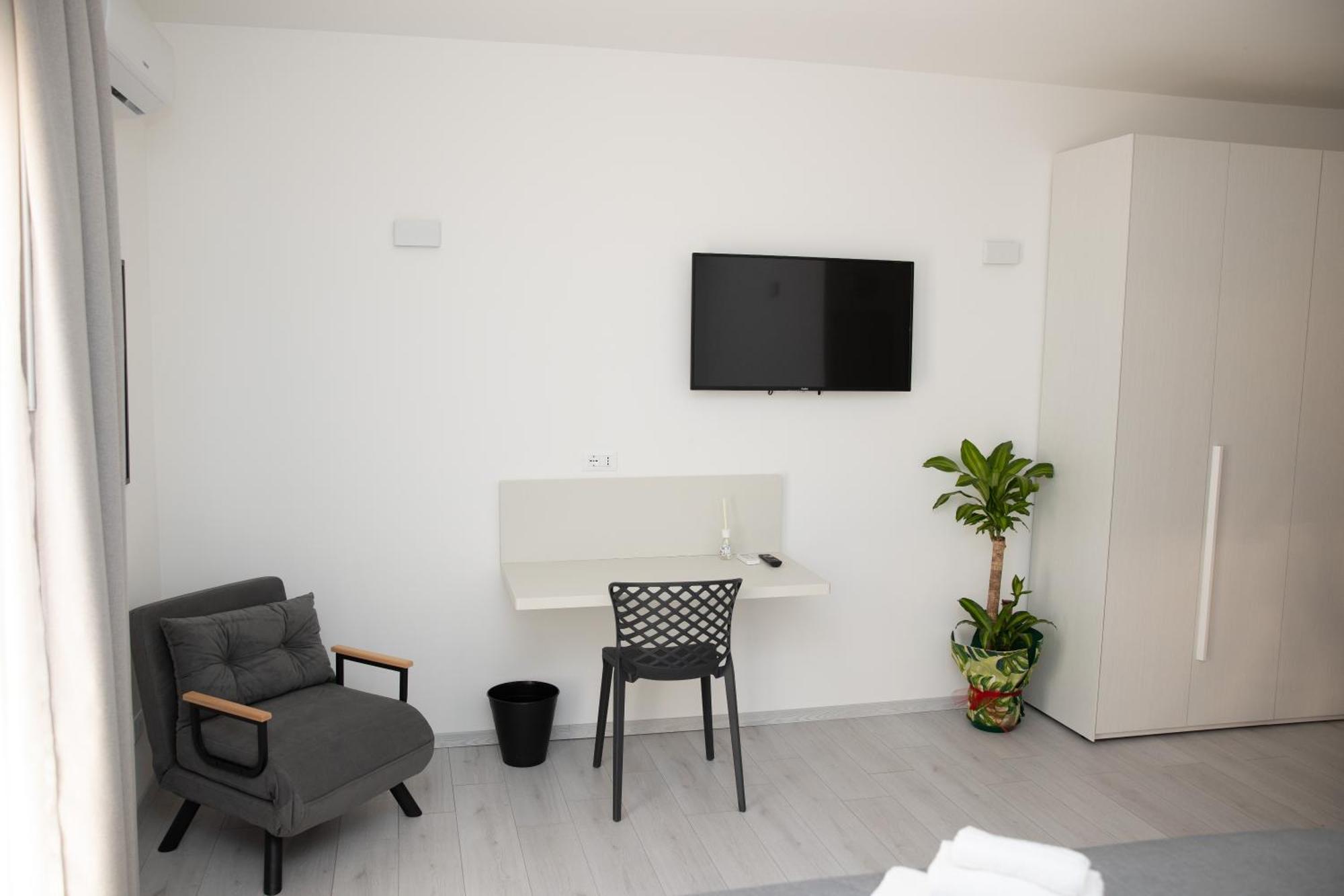 Affittacamere Mani - Camere Con Bagno Privato Gela Exterior photo