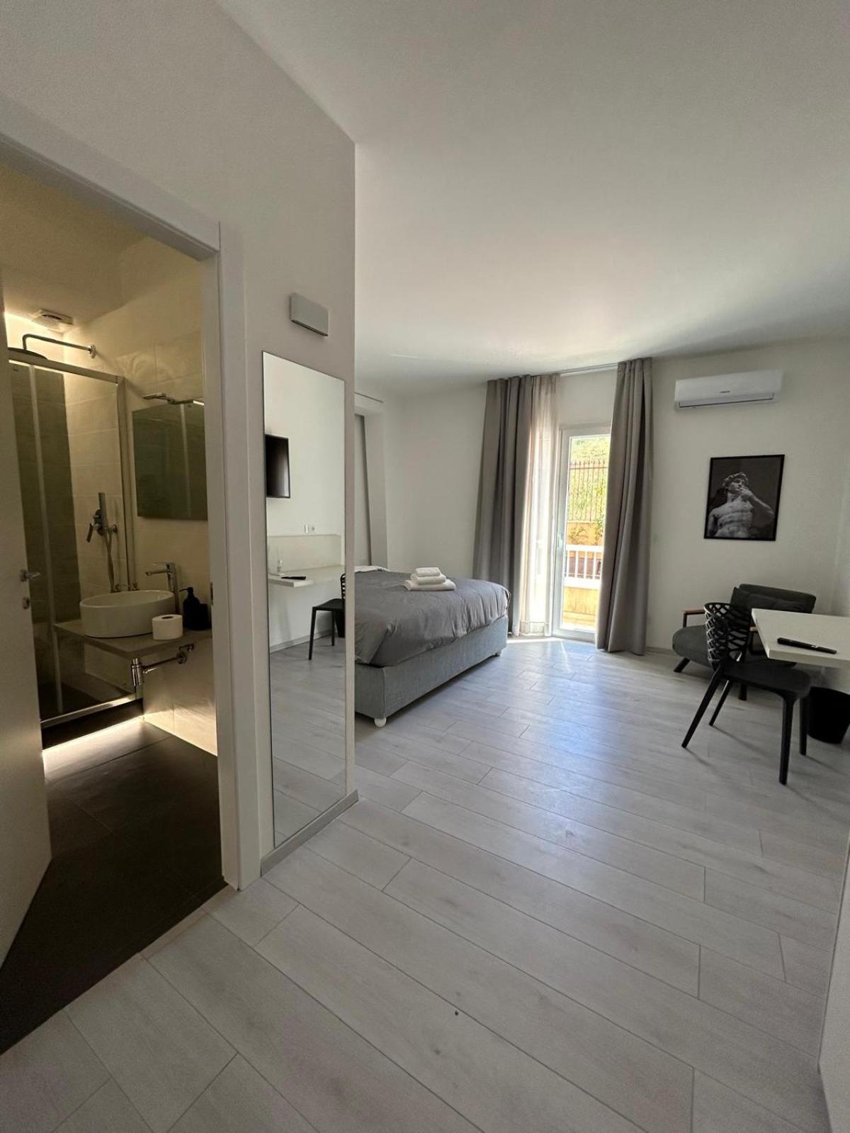 Affittacamere Mani - Camere Con Bagno Privato Gela Exterior photo