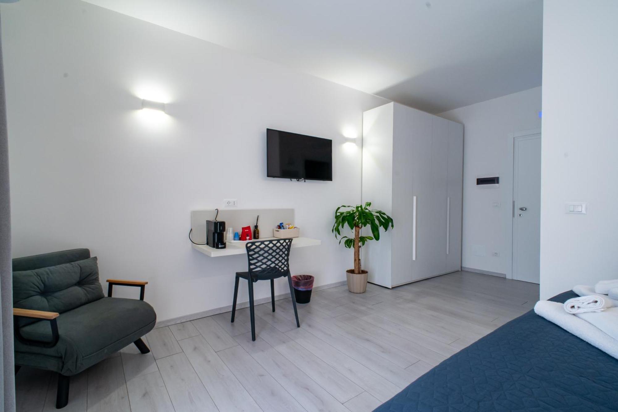 Affittacamere Mani - Camere Con Bagno Privato Gela Exterior photo